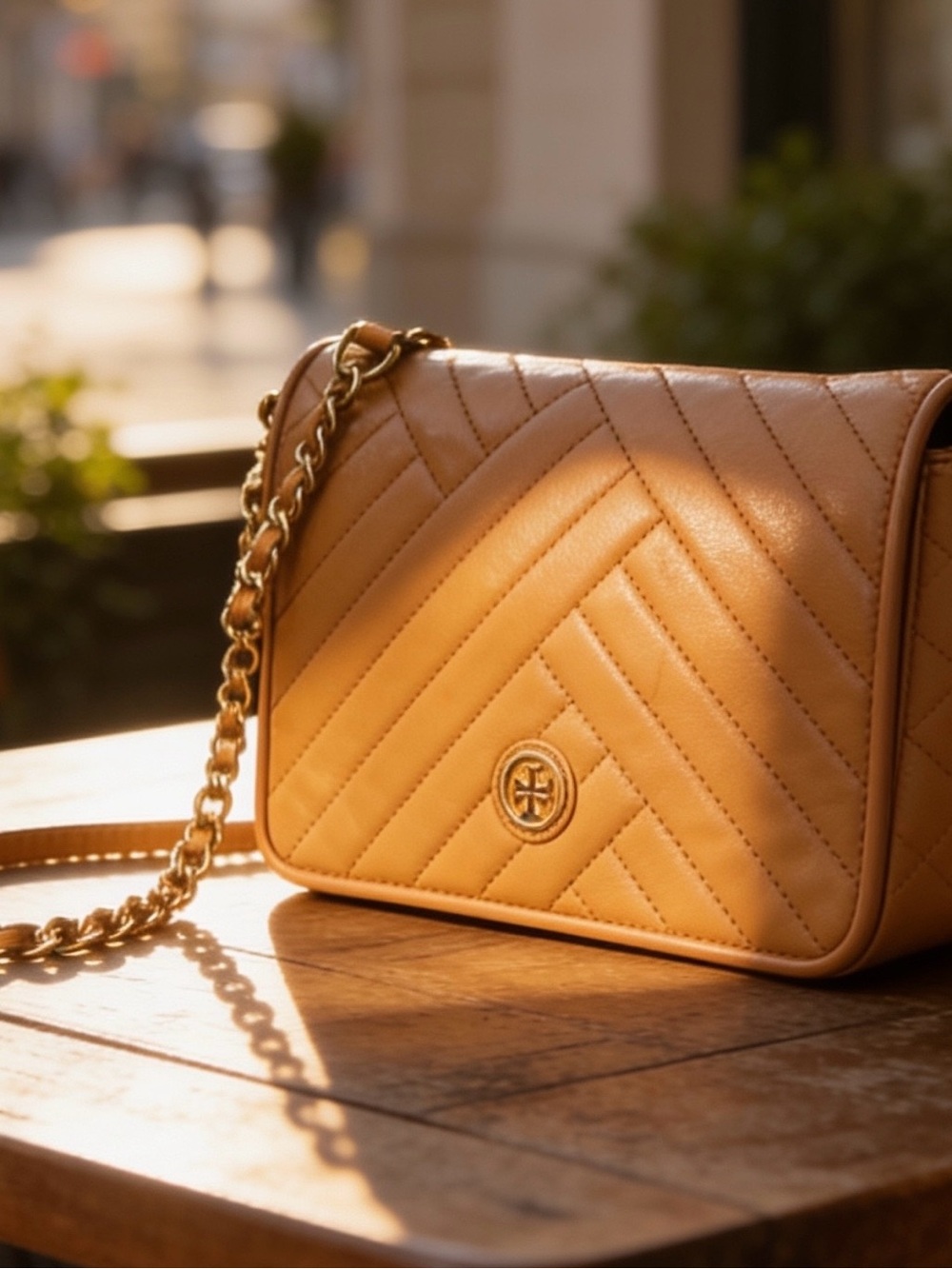 Tory Burch Alexa Crossbody Bag Quilted Chevron Tan Leather $428 Retail Gold Logo